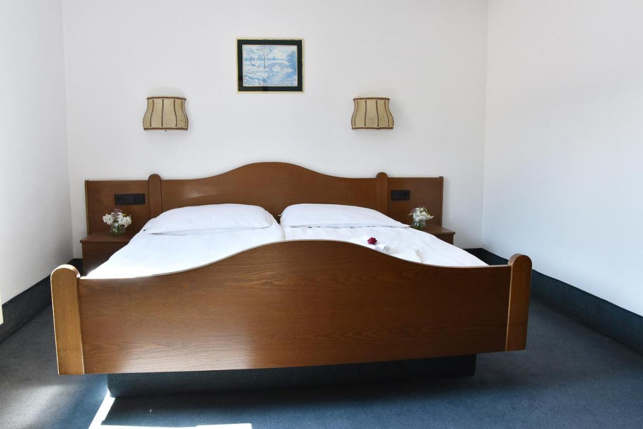 Hotel Goldene Rose Ebersbach an der Fils ภายนอก รูปภาพ