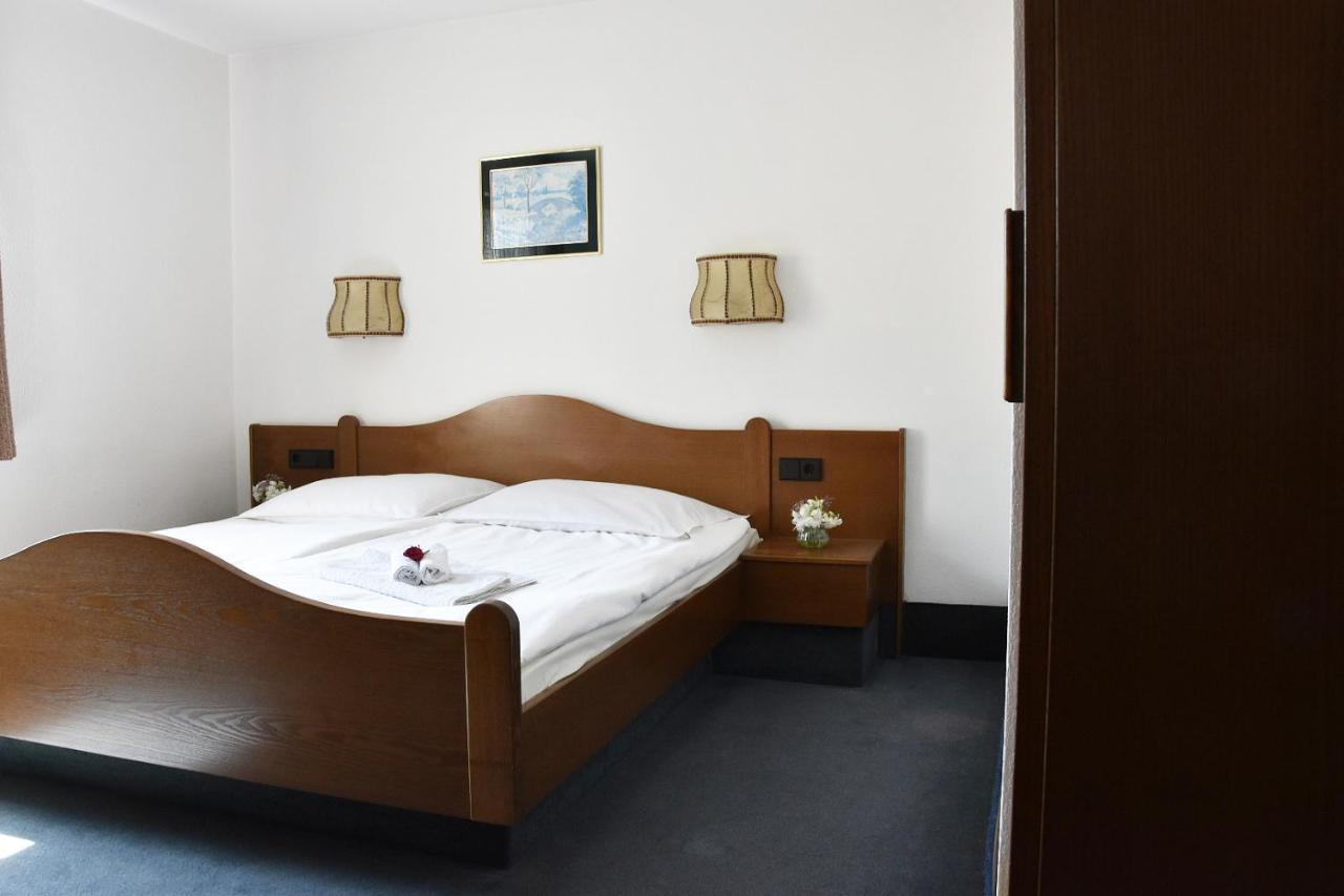 Hotel Goldene Rose Ebersbach an der Fils ภายนอก รูปภาพ