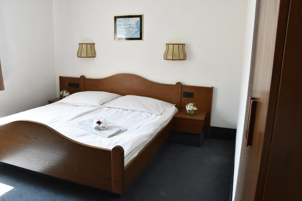 Hotel Goldene Rose Ebersbach an der Fils ภายนอก รูปภาพ