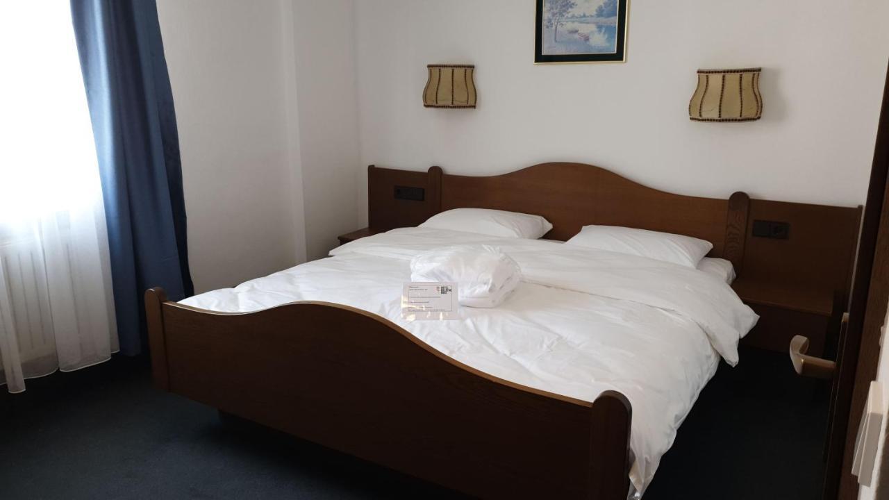 Hotel Goldene Rose Ebersbach an der Fils ภายนอก รูปภาพ
